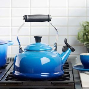 Classic whistling kettle by Le Creuset